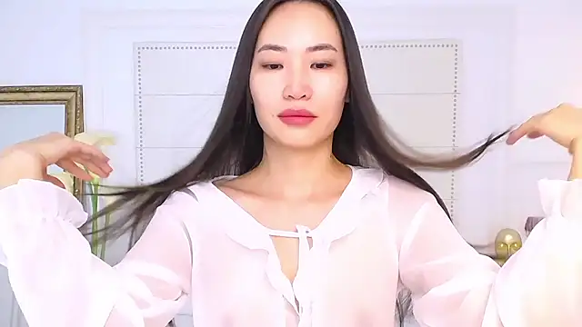 NaomiYuu online show from 01.18.25