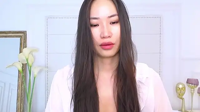 NaomiYuu online show from 01.20.25