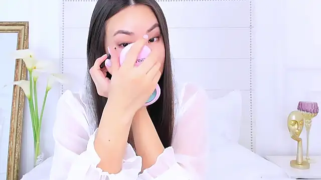 NaomiYuu online show from 02.07.25