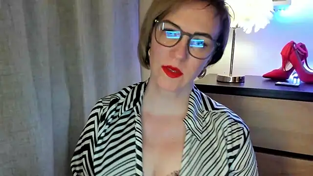 feliziaDesire online show from 10.19.25