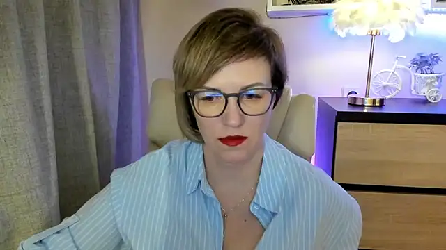 feliziaDesire online show from 10.28.25