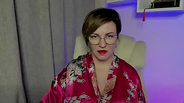 Snapshot of feliziaDesire chatting on 05.29.26 feliziaDesire online show from 05.29.26