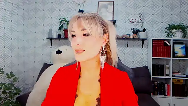 Snapshot of MillaXQueen chatting on 09.26.25 MillaXQueen online show from 09.26.25