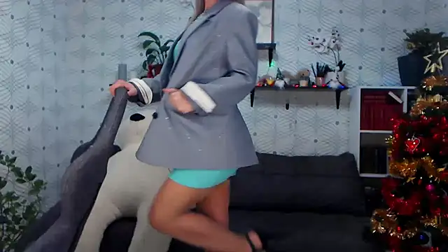 Snapshot of MillaXQueen chatting on 12.20.25 MillaXQueen online show from 12.20.25