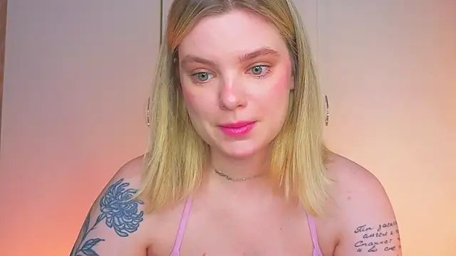Snapshot of Hottie_Jane chatting on 06.14.26 Hottie Jane online show from 06.14.26