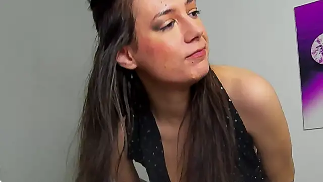 JuliaHunts online show from 11.24.25