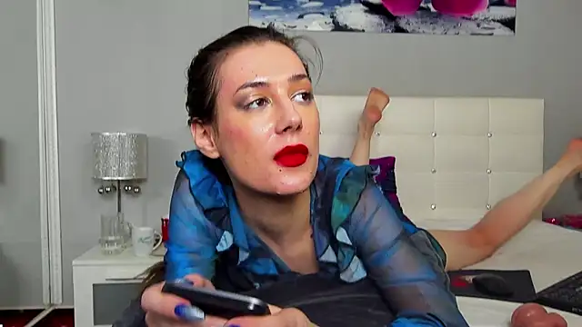 JuliaHunts online show from 11.24.25