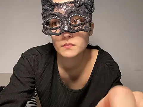 M0Namour98 online show from 02.19.25