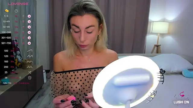 Snapshot of DannaEvan chatting on 03.09.25 DannaEvan online show from 03.09.25