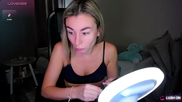 Snapshot of DannaEvan chatting on 01.14.26 DannaEvan online show from 01.14.26