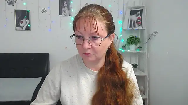 VanessaHotts online show from 10.11.25