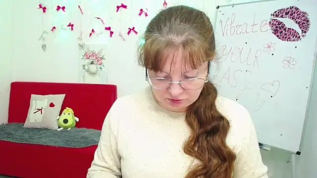 Snapshot of VanessaHotts chatting on 04.27.26 VanessaHotts online show from 04.27.26