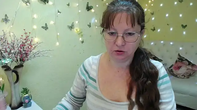 Snapshot of VanessaHotts chatting on 05.01.26 VanessaHotts online show from 05.01.26