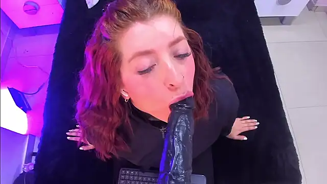 Snapshot of JulietaAlves chatting on 11.15.25 JulietaAlves online show from 11.15.25