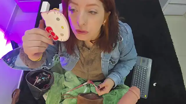 Snapshot of JulietaAlves chatting on 12.15.25 JulietaAlves online show from 12.15.25