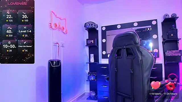 miss kitty online show from 10.31.25