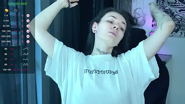 Snapshot of pale_skin chatting on 12.15.24 pale skin online show from 12.15.24