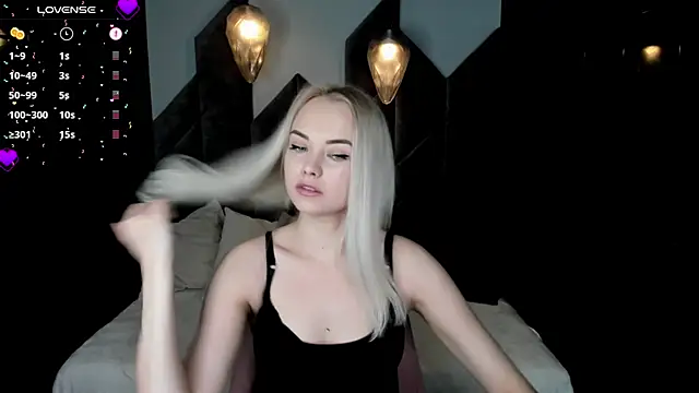 Snapshot of StephanieSweety chatting on 12.24.24 StephanieSweety online show from 12.24.24