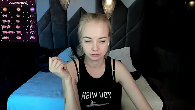 Snapshot of StephanieSweety chatting on 02.05.25 StephanieSweety online show from 02.05.25