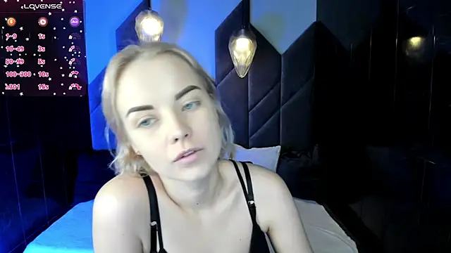 Snapshot of StephanieSweety chatting on 02.24.25 StephanieSweety online show from 02.24.25