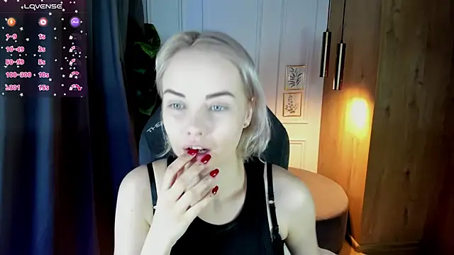 Snapshot of StephanieSweety chatting on 03.07.25 StephanieSweety online show from 03.07.25