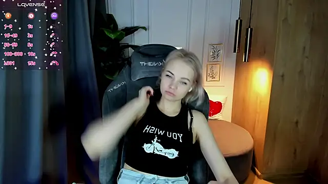 Snapshot of StephanieSweety chatting on 03.07.25 StephanieSweety online show from 03.07.25