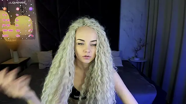 Snapshot of StephanieSweety chatting on 03.17.25 StephanieSweety online show from 03.17.25