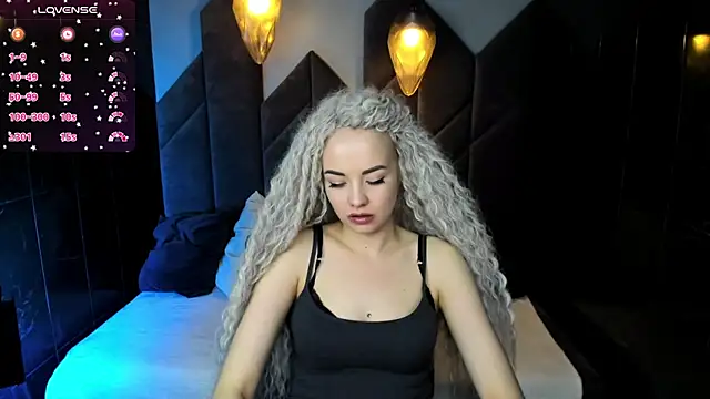 Snapshot of StephanieSweety chatting on 03.18.25 StephanieSweety online show from 03.18.25