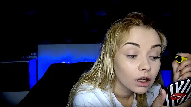 Snapshot of StephanieSweety chatting on 11.14.25 StephanieSweety online show from 11.14.25