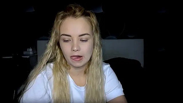 Snapshot of StephanieSweety chatting on 11.20.25 StephanieSweety online show from 11.20.25