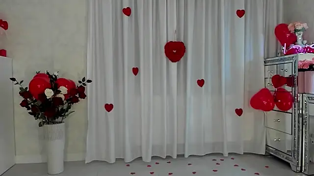 Snapshot of SeductiveButterfly chatting on 02.14.25 SeductiveButterfly online show from 02.14.25