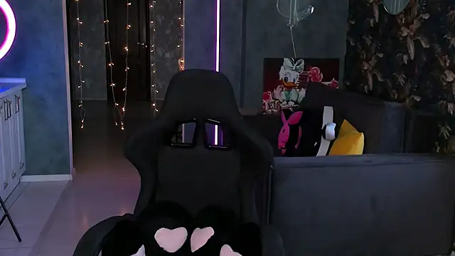 Snapshot of Blckmirrorr chatting on 09.10.25 Blckmirrorr online show from 09.10.25