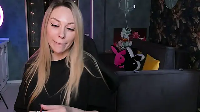 Snapshot of Blckmirrorr chatting on 09.14.25 Blckmirrorr online show from 09.14.25