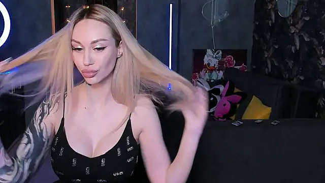 Snapshot of Blckmirrorr chatting on 12.05.25 Blckmirrorr online show from 12.05.25