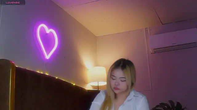 Snapshot of laybunny1 chatting on 02.20.26 laybunny1 online show from 02.20.26