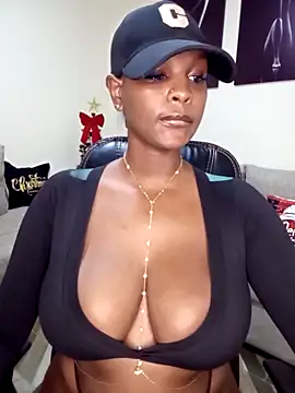 Snapshot of Sexy_panda69 chatting on 12.29.24 Sexy panda69 online show from 12.29.24