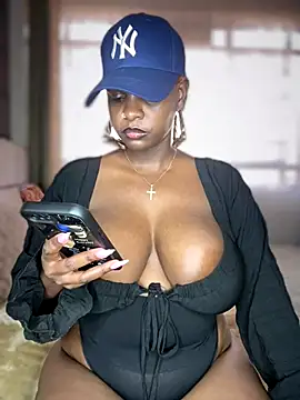 Snapshot of Sexy_panda69 chatting on 12.14.25 Sexy panda69 online show from 12.14.25