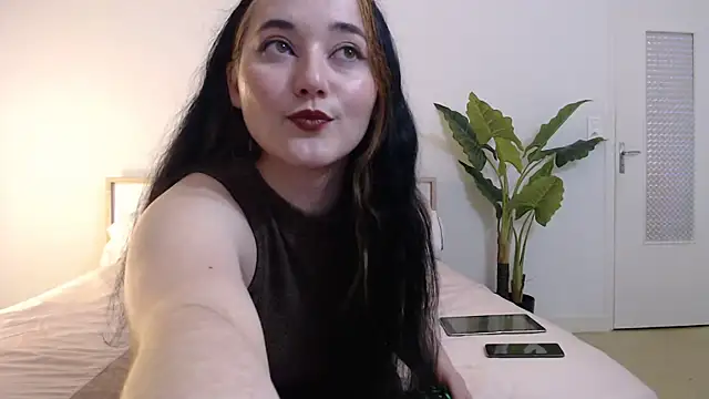 Crystal-dreamt online show from 12.17.24
