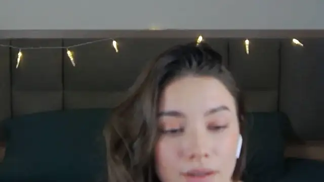 sinthiaroze online show from 02.28.25