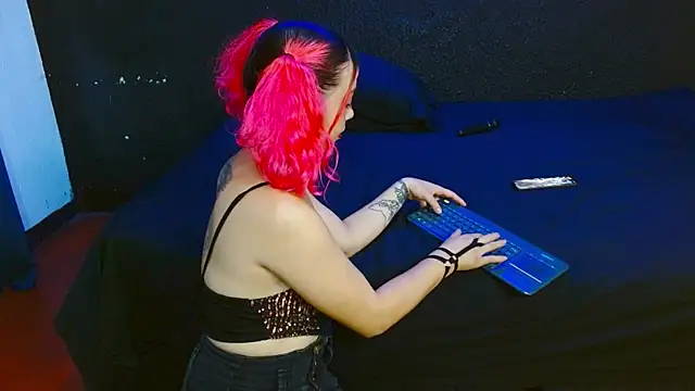 Snapshot of ASTRIDBULM chatting on 11.23.25 ASTRIDBULM online show from 11.23.25