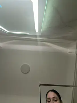 Snapshot of moniqque chatting on 02.19.26 moniqque online show from 02.19.26