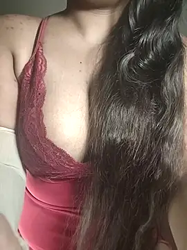 Snapshot of Hurrem_02 chatting on 11.28.25 Hurrem 02 online show from 11.28.25