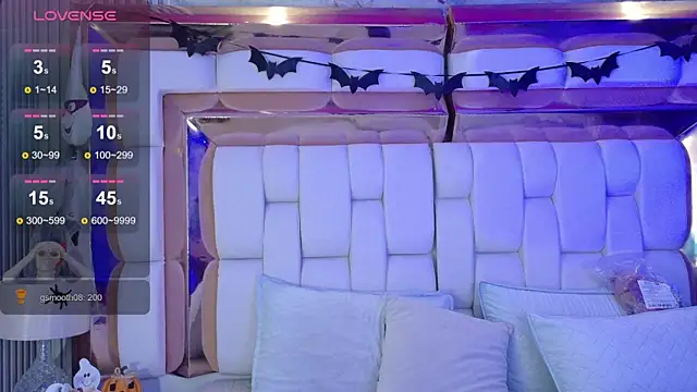 valkiria moore online show from 10.16.25