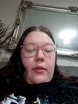 Snapshot of Sexycurvyemilyy chatting on 11.20.25 Sexycurvyemilyy online show from 11.20.25