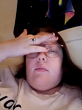 Snapshot of Sexycurvyemilyy chatting on 11.25.25 Sexycurvyemilyy online show from 11.25.25