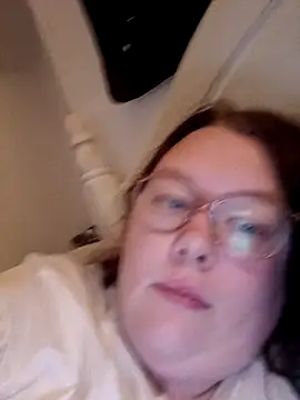 Snapshot of Sexycurvyemilyy chatting on 11.27.25 Sexycurvyemilyy online show from 11.27.25