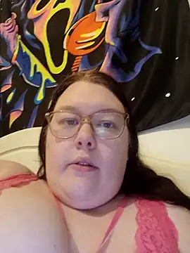 Snapshot of Sexycurvyemilyy chatting on 12.16.25 Sexycurvyemilyy online show from 12.16.25