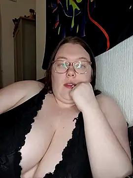 Sexycurvyemilyy online show from 02.28.26