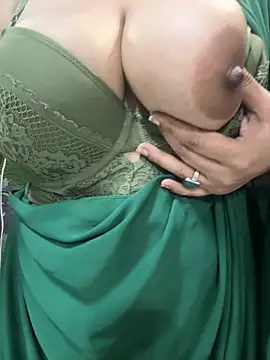 Sexybomb33 online show from 11.29.25