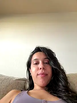 Snapshot of Natur4lBeautyb33 chatting on 10.28.25 Natur4lBeautyb33 online show from 10.28.25